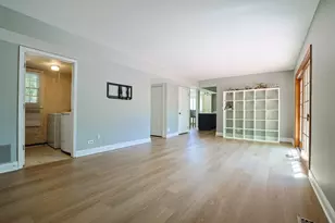 1299 W New Britton Dr, Hoffman Estates, IL 60192 - Photo 14
