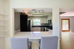1299 W New Britton Dr, Hoffman Estates, IL 60192 - Photo 8