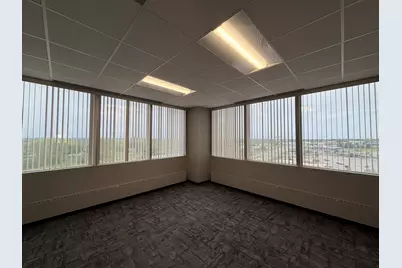 100 E Kimberly Road #400, Davenport, IA 52806 - Photo 16