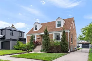 9125 S 54th Ave, Oak Lawn, IL 60453 - Photo 2