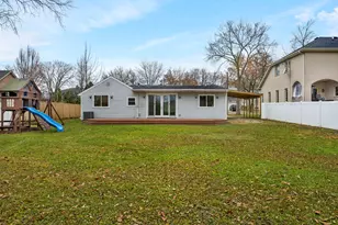 9059 Oneill Dr, Burr Ridge, IL 60527 - Photo 2