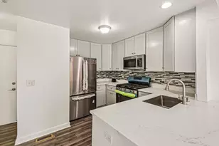 183 W Algonquin Rd, Des Plaines, IL 60016 - Photo 10