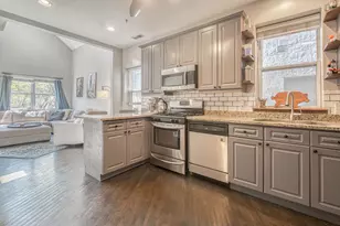 2729 N Wayne Ave, Chicago, IL 60614 - Photo 2