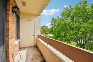 176 E Springbrook Dr, Bloomingdale, IL 60108 - Photo 18