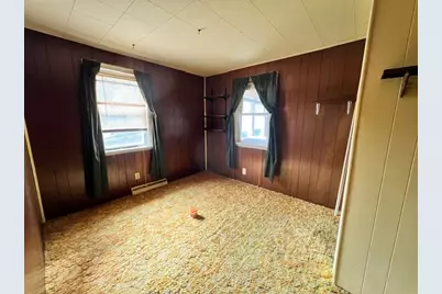 913 S 15th Avenue, Freeport, IL 61032 - Photo 8
