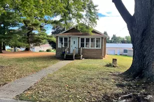 913 S 15th Ave, Freeport, IL 61032 - Photo 1