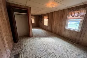 913 S 15th Ave, Freeport, IL 61032 - Photo 6