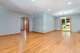 425 Douglas St, Oswego, IL 60543 - Photo 6
