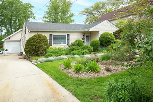440 E Maple St, Lombard, IL 60148 - Photo 2