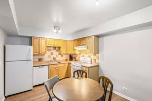 9458 Kelvin Ln, Schiller Park, IL 60176 - Photo 4