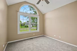 566 Yellowstone Ln, Yorkville, IL 60560 - Photo 14