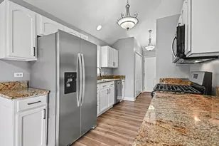 566 Yellowstone Ln, Yorkville, IL 60560 - Photo 8
