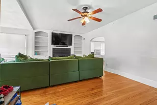 416 Hull Ct, Waukegan, IL 60085 - Photo 8