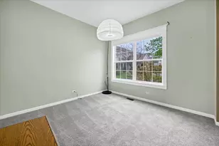 7 Appletree Ct, Lake in the Hills, IL 60156 - Photo 4