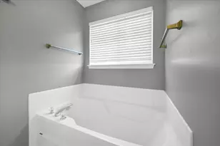 7 Appletree Ct, Lake in the Hills, IL 60156 - Photo 18