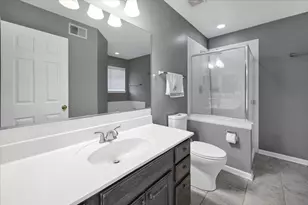 7 Appletree Ct, Lake in the Hills, IL 60156 - Photo 16