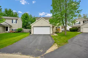 7 Appletree Ct, Lake in the Hills, IL 60156 - Photo 2