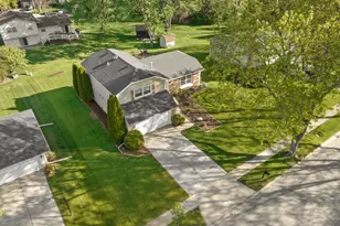 650 Butterfield Dr, Algonquin, IL 60102 - Photo 2