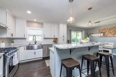 2308 Carriage Lane, Lindenhurst, IL 60046 - Photo 2