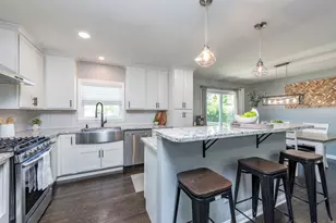 2308 Carriage Ln, Lindenhurst, IL 60046 - Photo 2