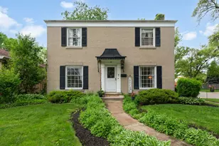24 N Emerson St, Mount Prospect, IL 60056 - Photo 2