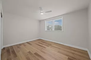 10121 Hartford Ct, Schiller Park, IL 60176 - Photo 10