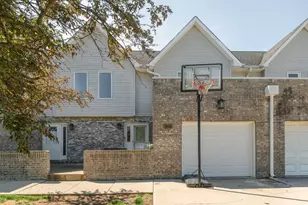 9421 Lindsay St, Orland Hills, IL 60487 - Photo 1