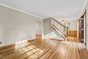 107 N Elmhurst Ave, Mount Prospect, IL 60056 - Photo 2