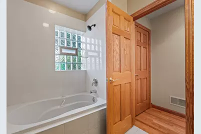 107 N Elmhurst Avenue, Mount Prospect, IL 60056 - Photo 18
