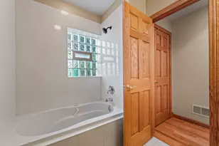 107 N Elmhurst Ave, Mount Prospect, IL 60056 - Photo 18