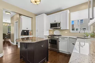 3102 Merrywell Ct, Carpentersville, IL 60110 - Photo 10