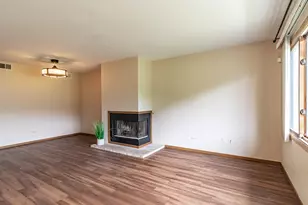 17490 W Chestnut Ln, Gurnee, IL 60031 - Photo 4
