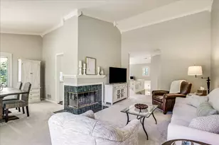 669 Golf Ln, Lake Barrington, IL 60010 - Photo 6