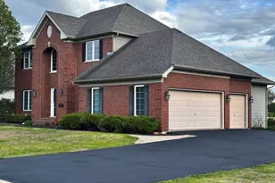 251 Pleasant Dr, Bartlett, IL 60103 - Photo 2