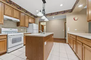 102 Hitching Post Ln, Grayslake, IL 60030 - Photo 6