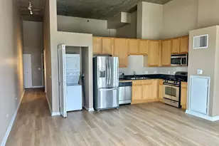 1122 W Catalpa Ave, Chicago, IL 60640 - Photo 2