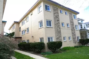 828 N Austin Blvd, Oak Park, IL 60302 - Photo 1