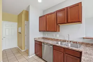 704 Amherst Dr, Sycamore, IL 60178 - Photo 12