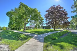 302 Goodridge Terrace, Roselle, IL 60172 - Photo 50