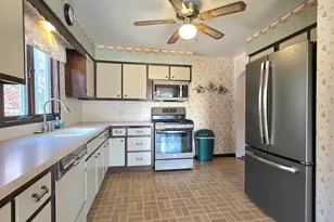 1609 N Hickory St, Crest Hill, IL 60403 - Photo 2