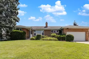 125 N Oak Leaf Dr, Addison, IL 60101 - Photo 1