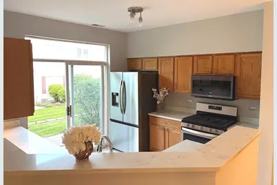 2912 Falling Waters Lane, Lindenhurst, IL 60046 - Photo 6