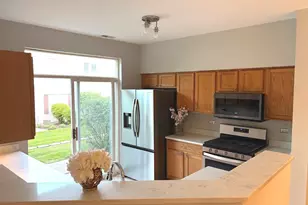 2912 Falling Waters Ln, Lindenhurst, IL 60046 - Photo 6