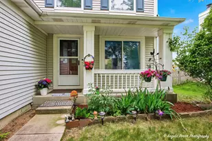 97 Bayview Ln, Grayslake, IL 60030 - Photo 2