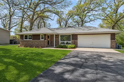 1806 Hazelwood Drive, Lindenhurst, IL 60046 - Photo 2