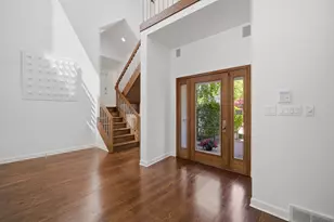 124 Ravinoaks Ln, Highland Park, IL 60035 - Photo 2