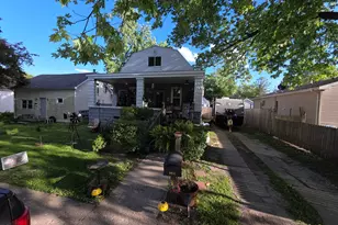 904 E Macon St, Clifton, IL 61727 - Photo 1