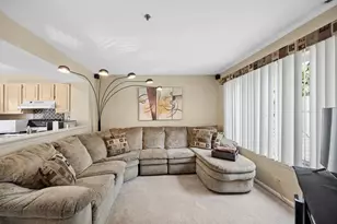 313 Candlelight Ct, Bolingbrook, IL 60440 - Photo 4