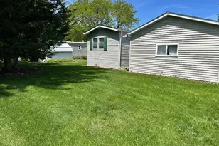 9 Hickory Ln, Sandwich, IL 60548 - Photo 20