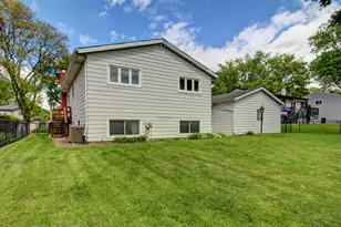 2266 Durham Dr, Wheaton, IL 60189 - Photo 20